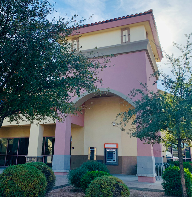 Arrowhead Exterior Photo with Bushes