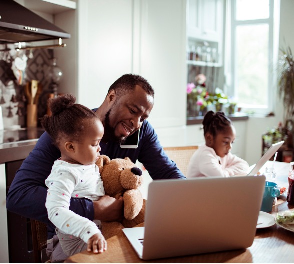 young-family-using-a-laptop-during-breakfast-picture-id1245119722