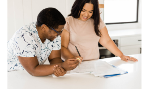 couple-doing-paperwork