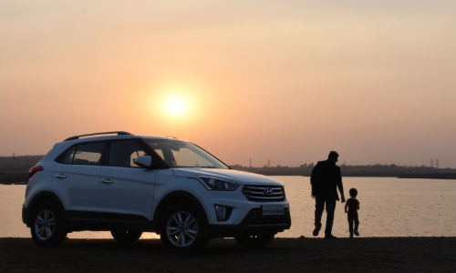 family-with-suv